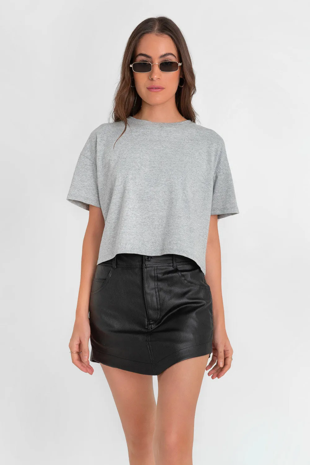Falda short corto de efecto piel bajo v