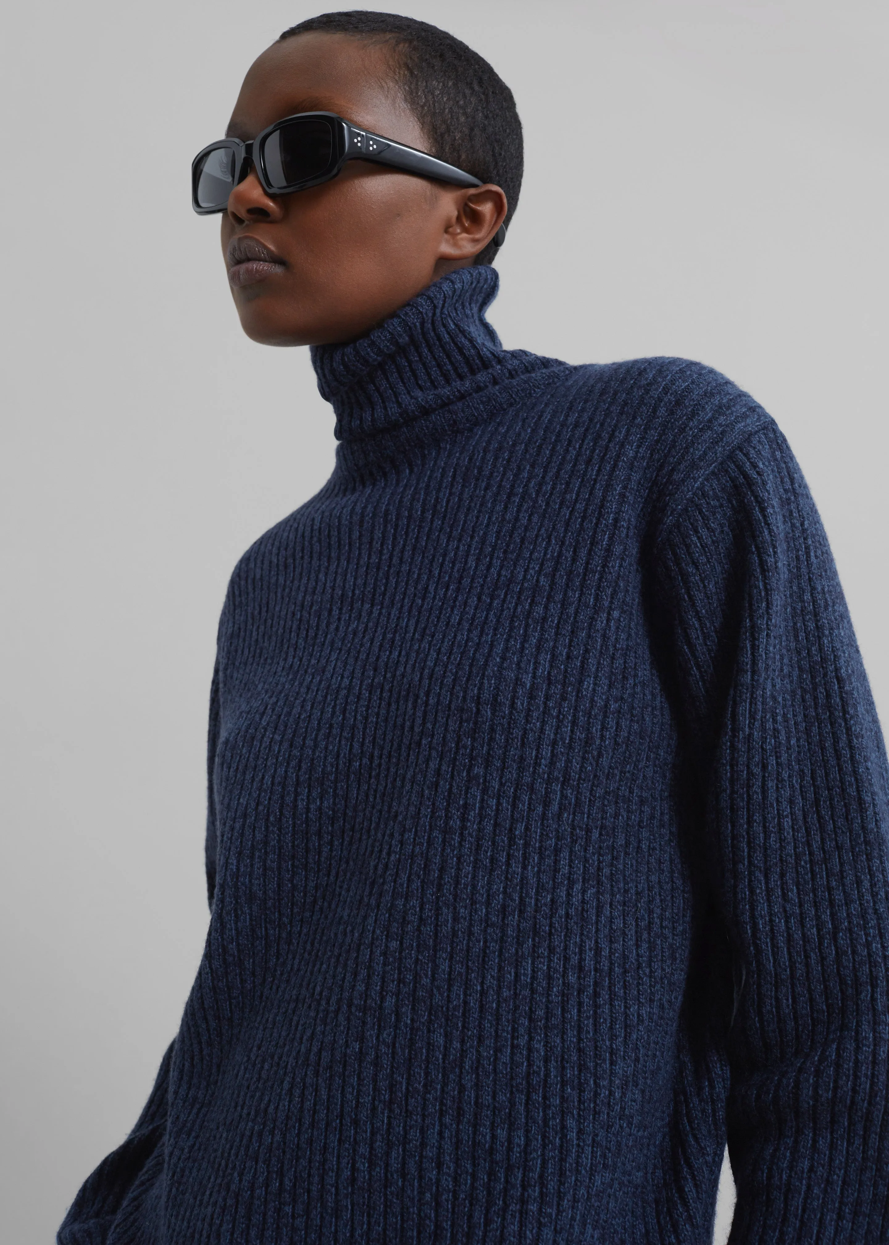Koda Wool Turtleneck - Navy